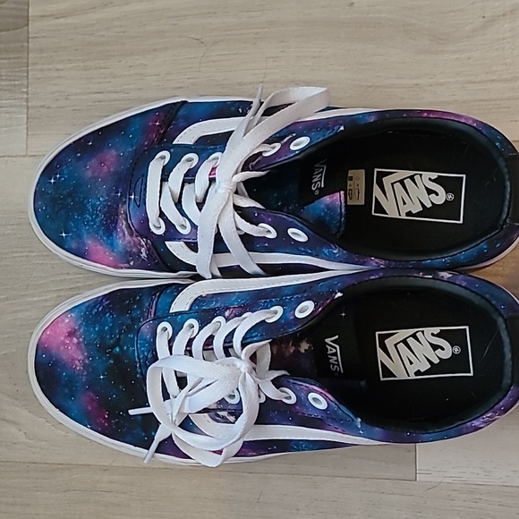 Vans - Picture 1 of 7